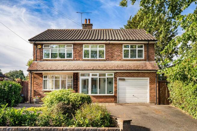 4 bed property, in Middle Hill, £1,200,000