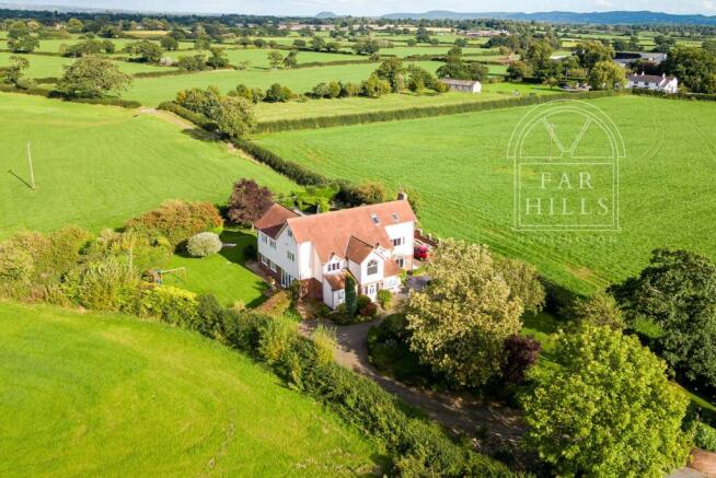 7 bed property, in Aldford Road, £900,000