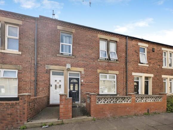 2 bed property, in York Street, £105,000
