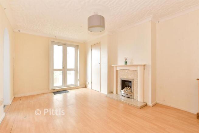 1 bed property, in Furrlongs, £125,000