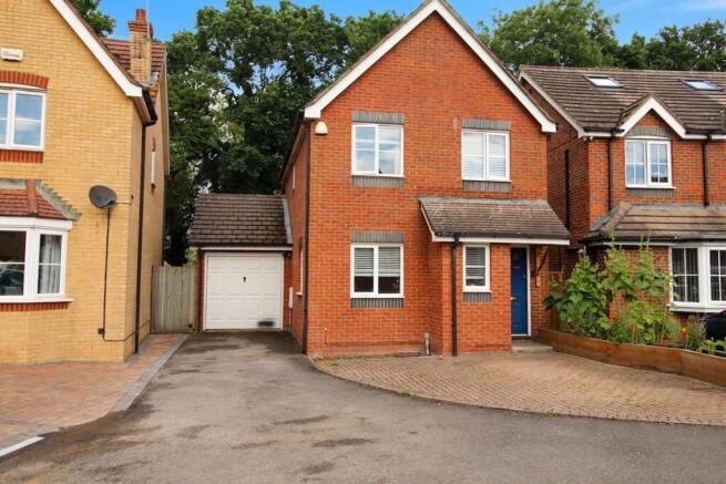 3 bed property, in Collie Drive, £400,000
