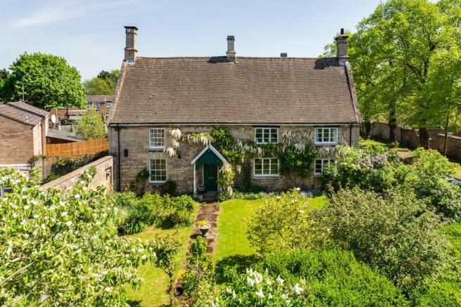 4 bed property, in Old Church Farm, £525,000