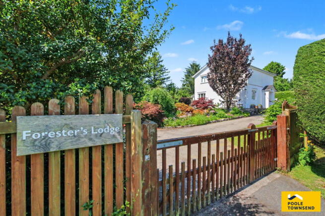 4 bed property, in Foresters Lodge, £695,000