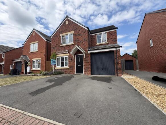 4 bed property, in Adlington Close, £380,000