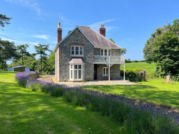 4 bed property, in Near Newport, £825,000