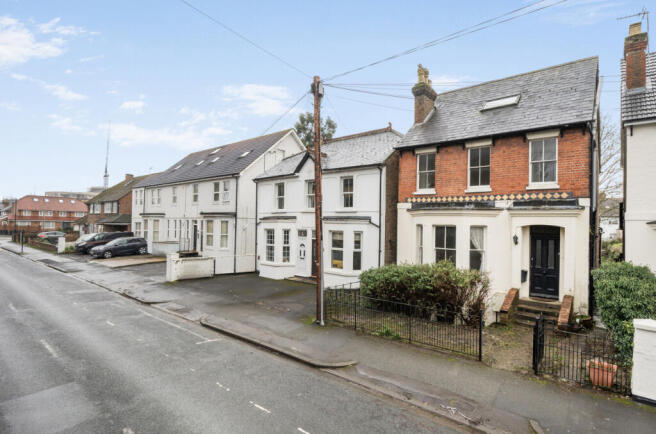 5 bed property, in Norfolk Road, £900,000