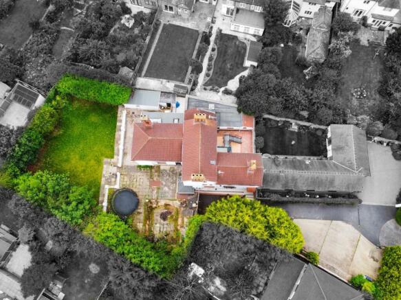 6 bed property, in Stoughton Drive North, £745,000