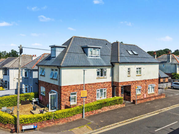 2 bed property, in Linthorpe House, £210,000