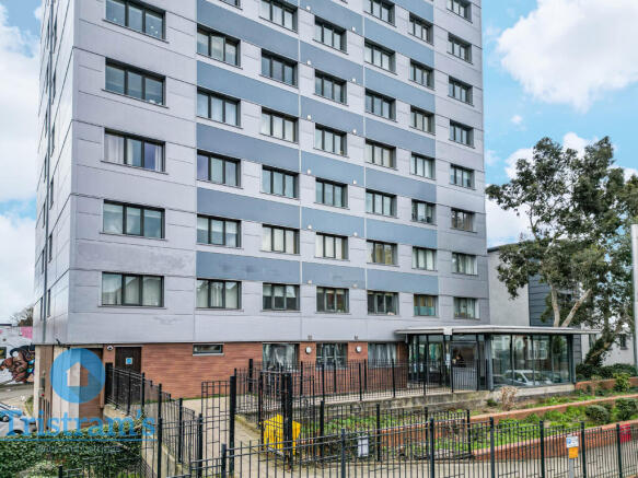 1 bed property, in High Point, £72,000