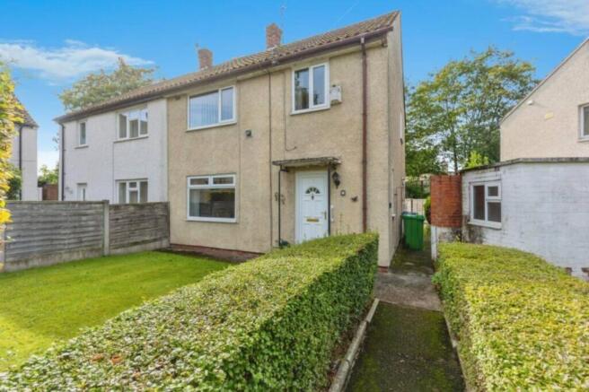3 bed property, in 35 Tipton Drive, £195,000