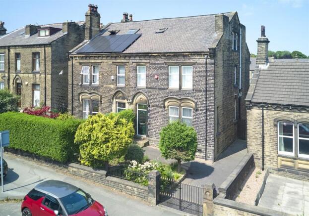 5 bed property, in New Hey Road, £400,000