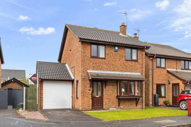 3 bed property, in Princess Drive, £190,000