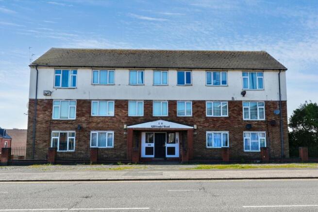 2 bed property, in Stanley Road, £38,000