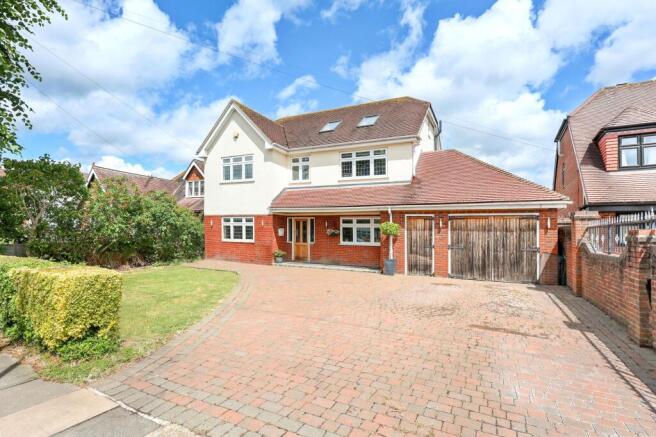 5 bed property, in Ascension Road, £895,000