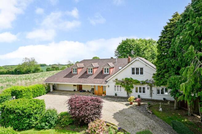 5 bed property, in Ashdown Lane, £1,025,000
