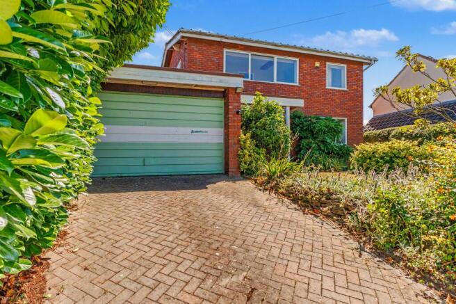 3 bed property, in Worcester WR7, £450,000