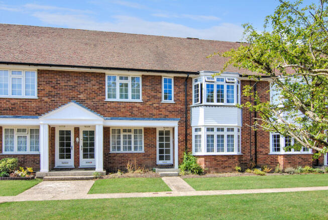 3 bed property, in Cranbrook Court, £300,000