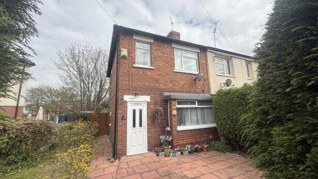 2 bed property, in Broomhill Crescent, £120,000