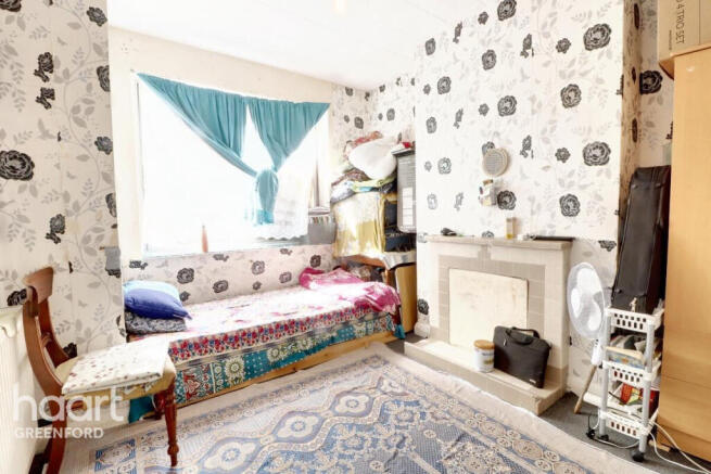 3 bed property, in Queens Avenue, £450,000