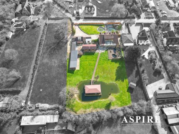 4 bed property, in Elm Road, £800,000