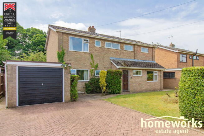 4 bed property, in Windmill Avenue, £300,000