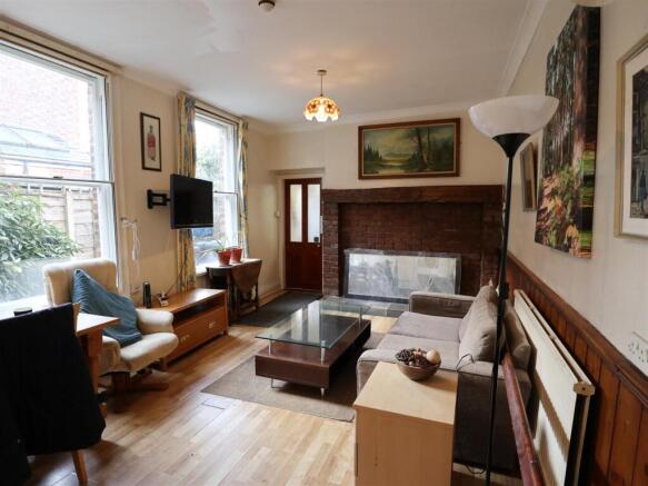 8 bed property, in High Street, £485,000