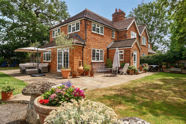 3 bed property, in Pondwood Lane, £920,000