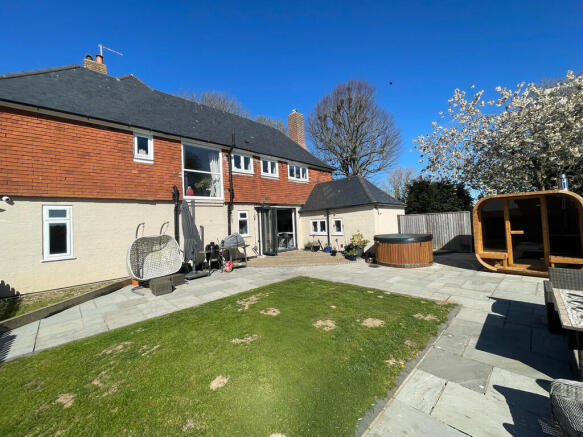 5 bed property, in Clough Road, £600,000