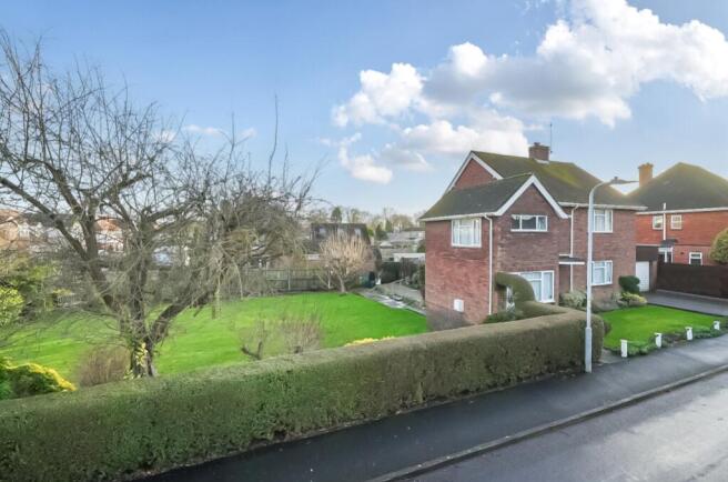 3 bed property, in Hervey Road, £310,000
