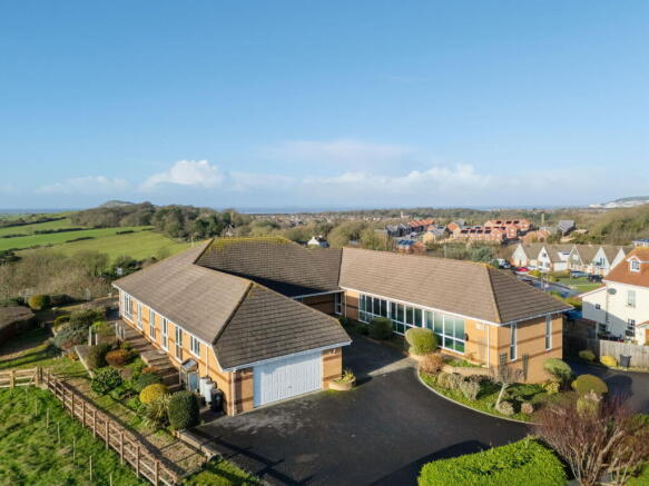 5 bed property, in Bleadon Hill, £1,000,000