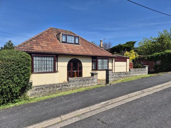 2 bed property, in Highfield Road, £385,000