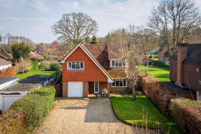4 bed property, in Haslemere Road, £899,950