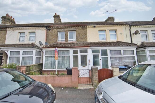 3 bed property, in Leighton Road, £170,000
