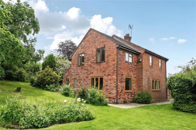 6 bed property, in Prescott, £795,000