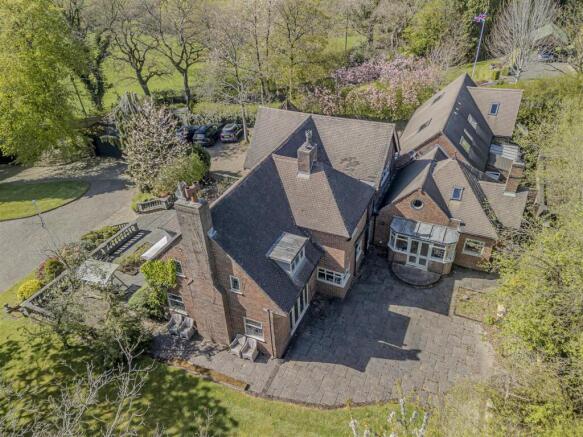 6 bed property, in Honeysuckle Lane, £1,250,000