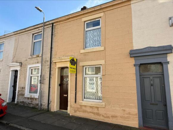 2 bed property, in Pickup Street, £87,500