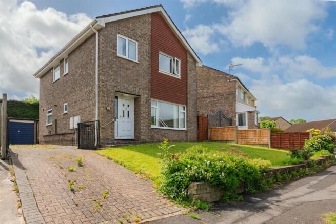 4 bed property, in Poplar Avenue, £330,000