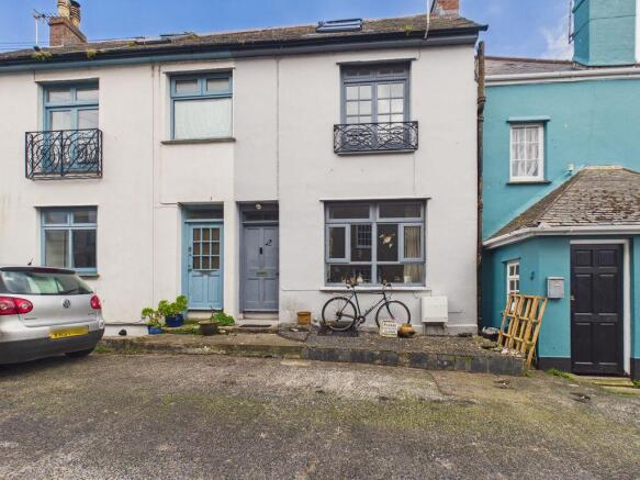 3 bed property, in The Strand, £250,000