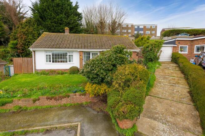 2 bed property, in Valley Road, £325,000