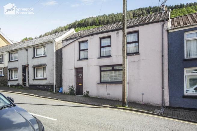 3 bed property, in High Street, £140,000