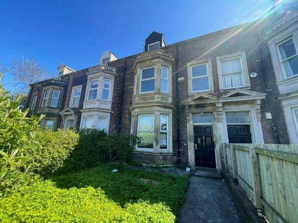 2 bed property, in Park Road, £84,950