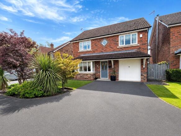 4 bed property, in Village Gate, £300,000