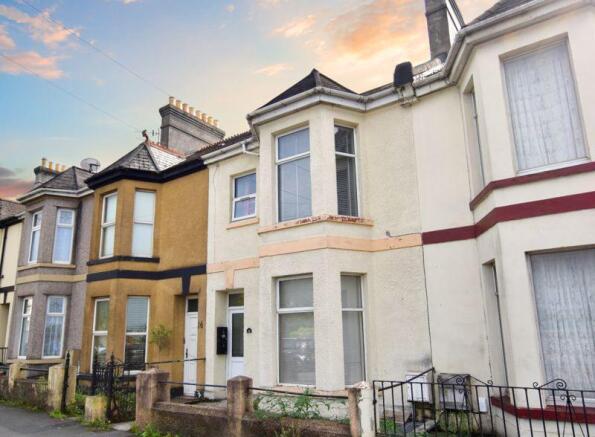 2 bed property, in Pomphlett Road, £150,000