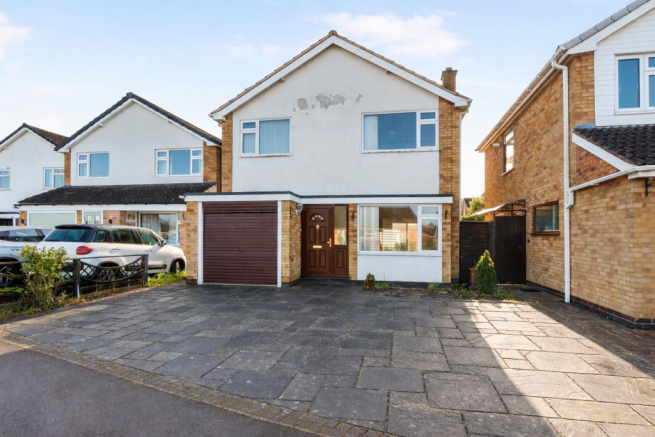 3 bed property, in Greenacres Drive, £275,000