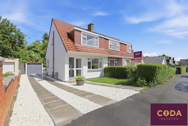 3 bed property, in Woodstock Avenue, £195,000