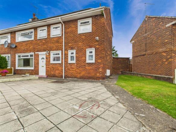 3 bed property, in Fenwick Drive, £190,000