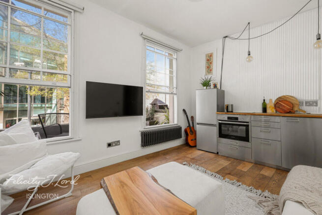 1 bed property, in Caledonian Road, £400,000