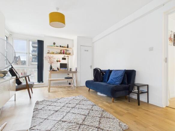 2 bed property, in Sherwood Gardens, £350,000