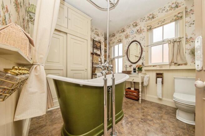 4 bed property, in Norwich Road, £450,000
