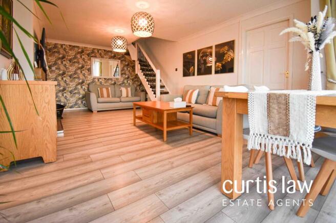 4 bed property, in Holly Tree Way, £279,950